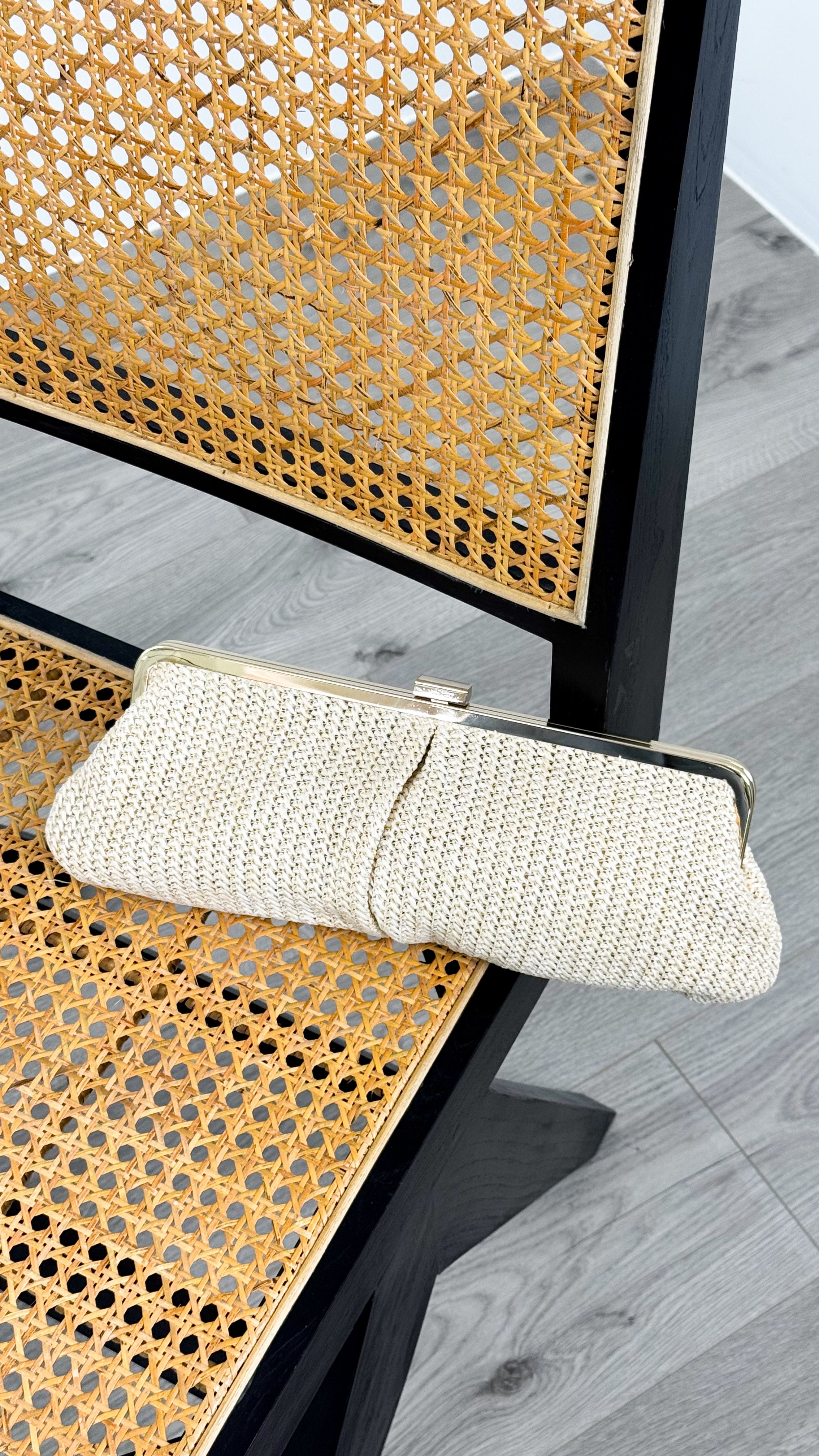 BIANCA STRAW CLUTCH BAG - BEIGE