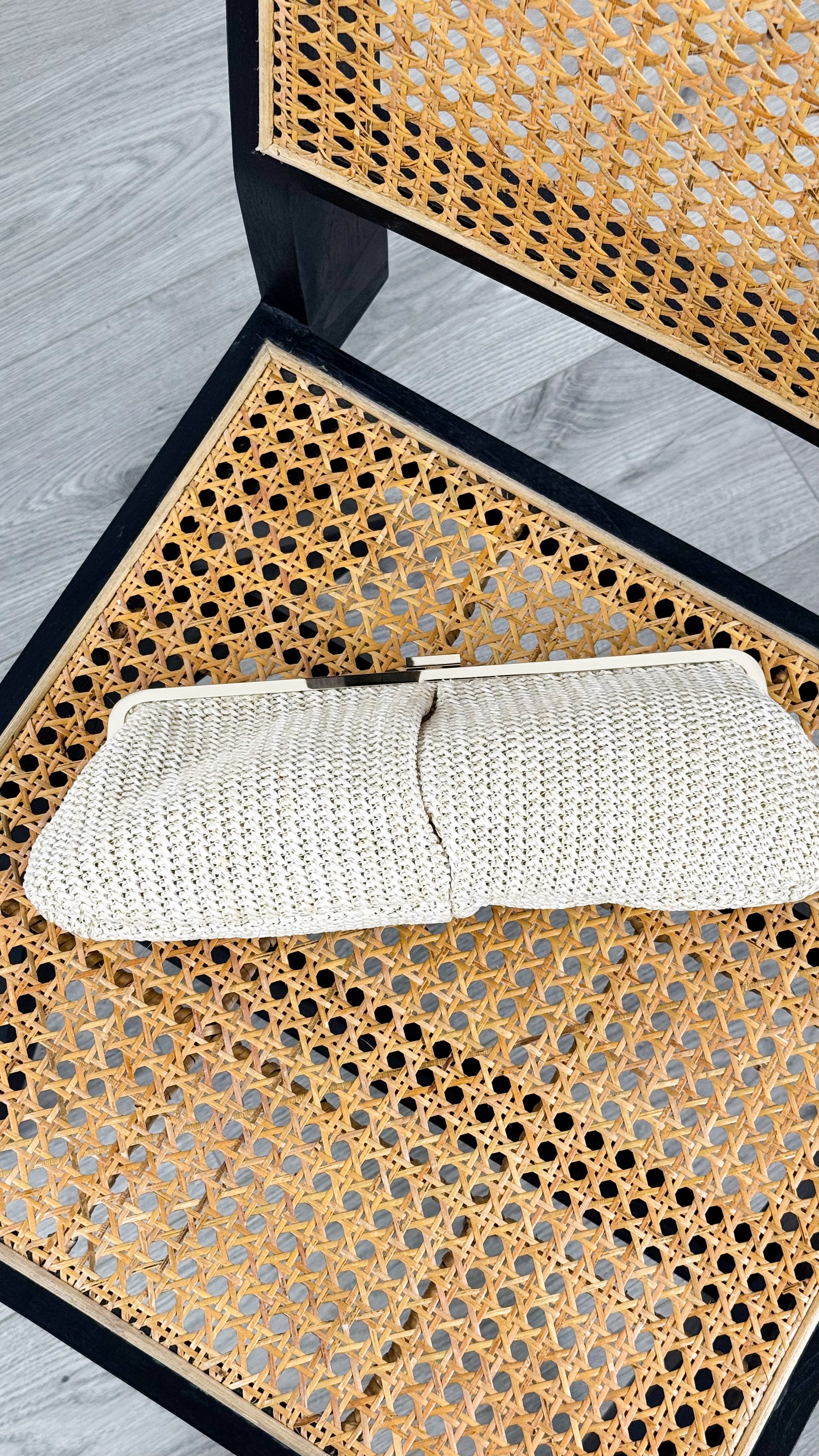 BIANCA STRAW CLUTCH BAG - BEIGE