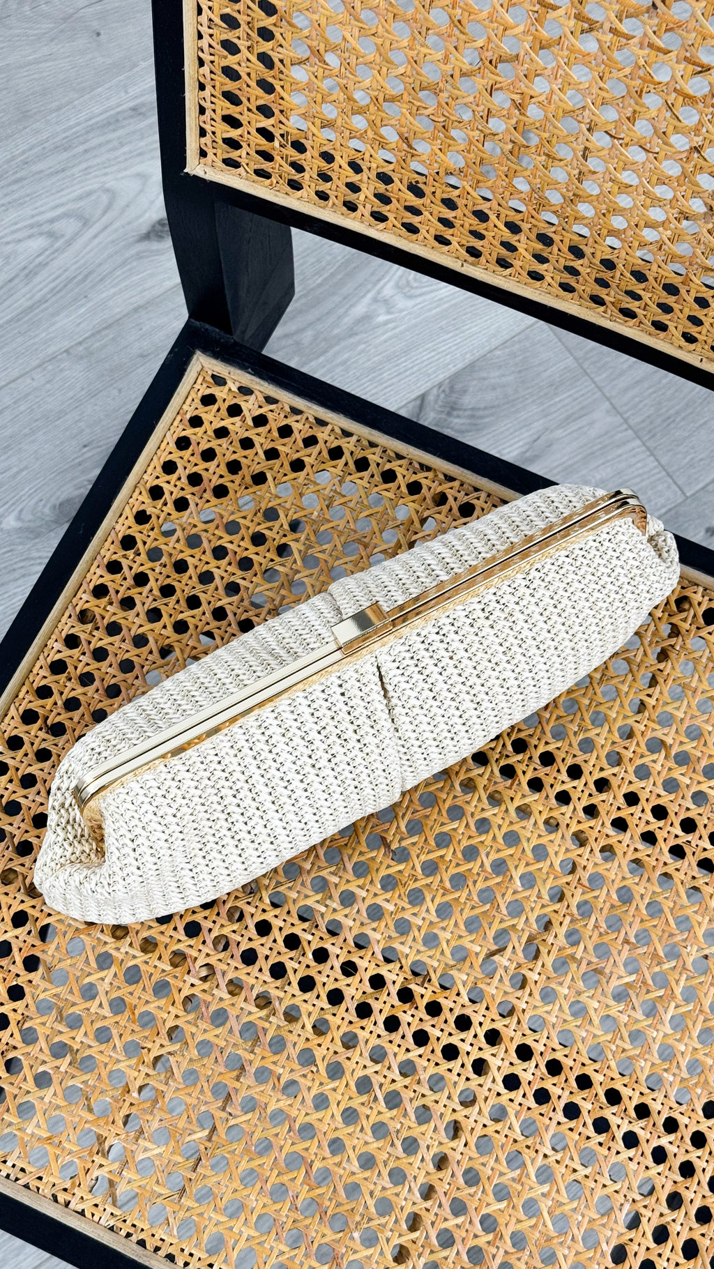BIANCA STRAW CLUTCH BAG - BEIGE