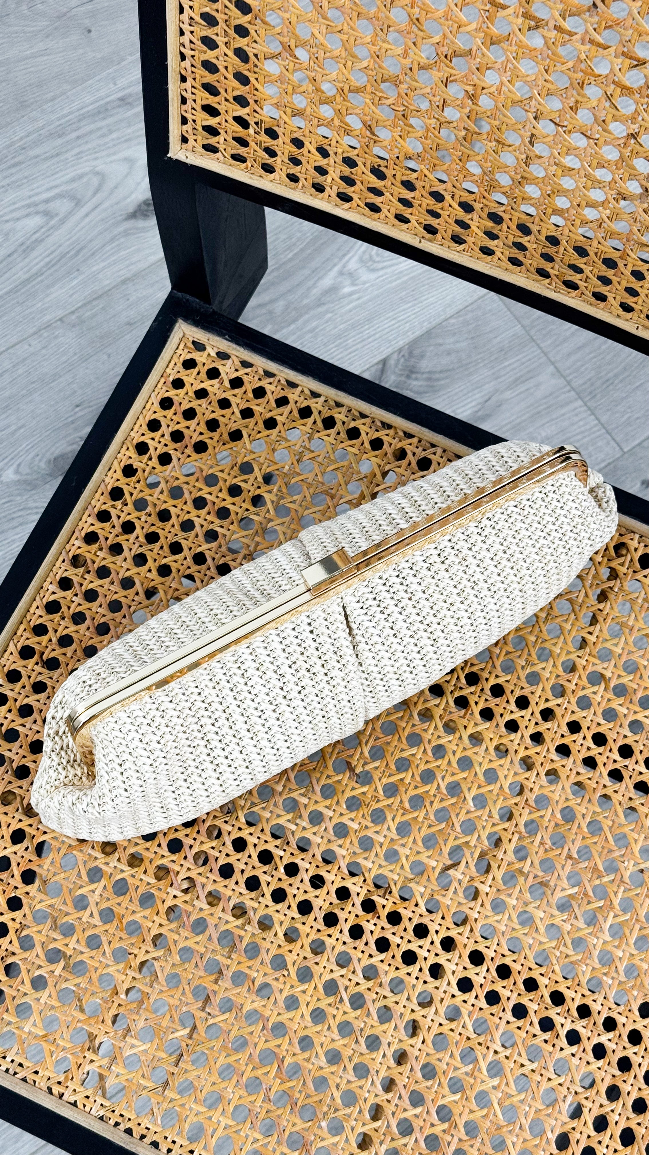 BIANCA STRAW CLUTCH BAG - BEIGE