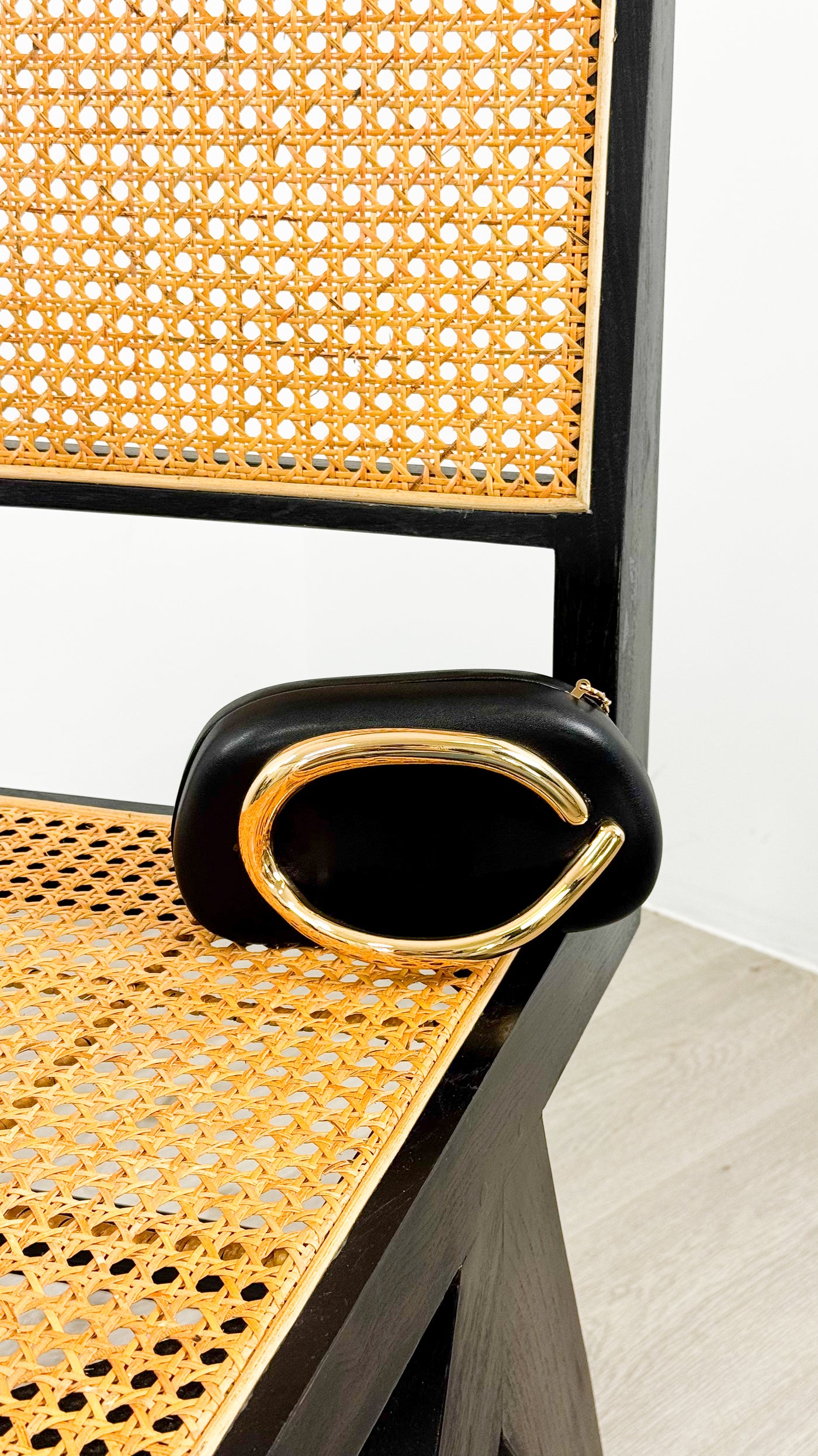 CELINA STATEMENT CLUTCH - BLACK