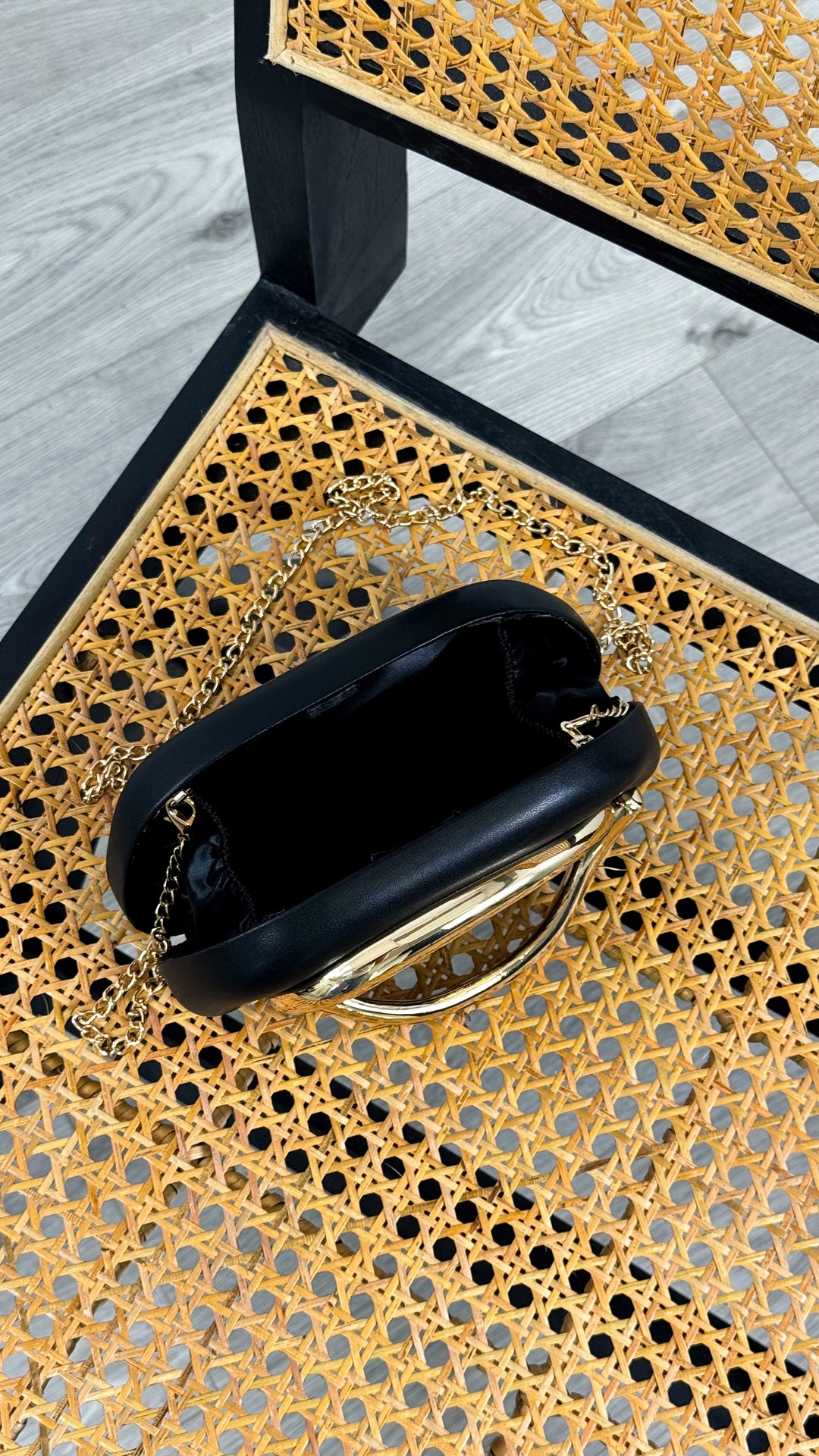 CELINA STATEMENT CLUTCH - BLACK