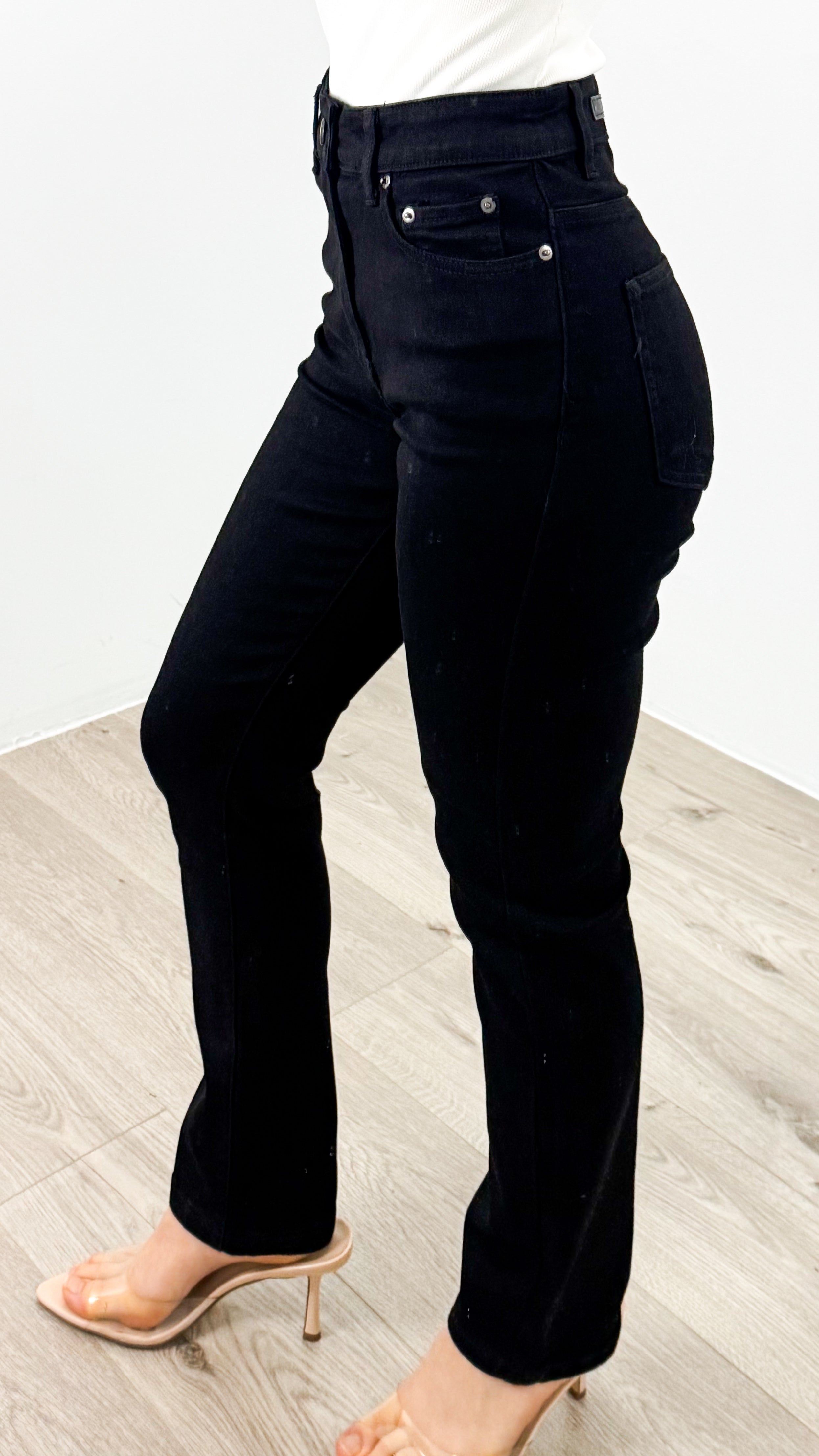 CARLTON STRETCH STRAIGHT LEG JEAN - BLACK