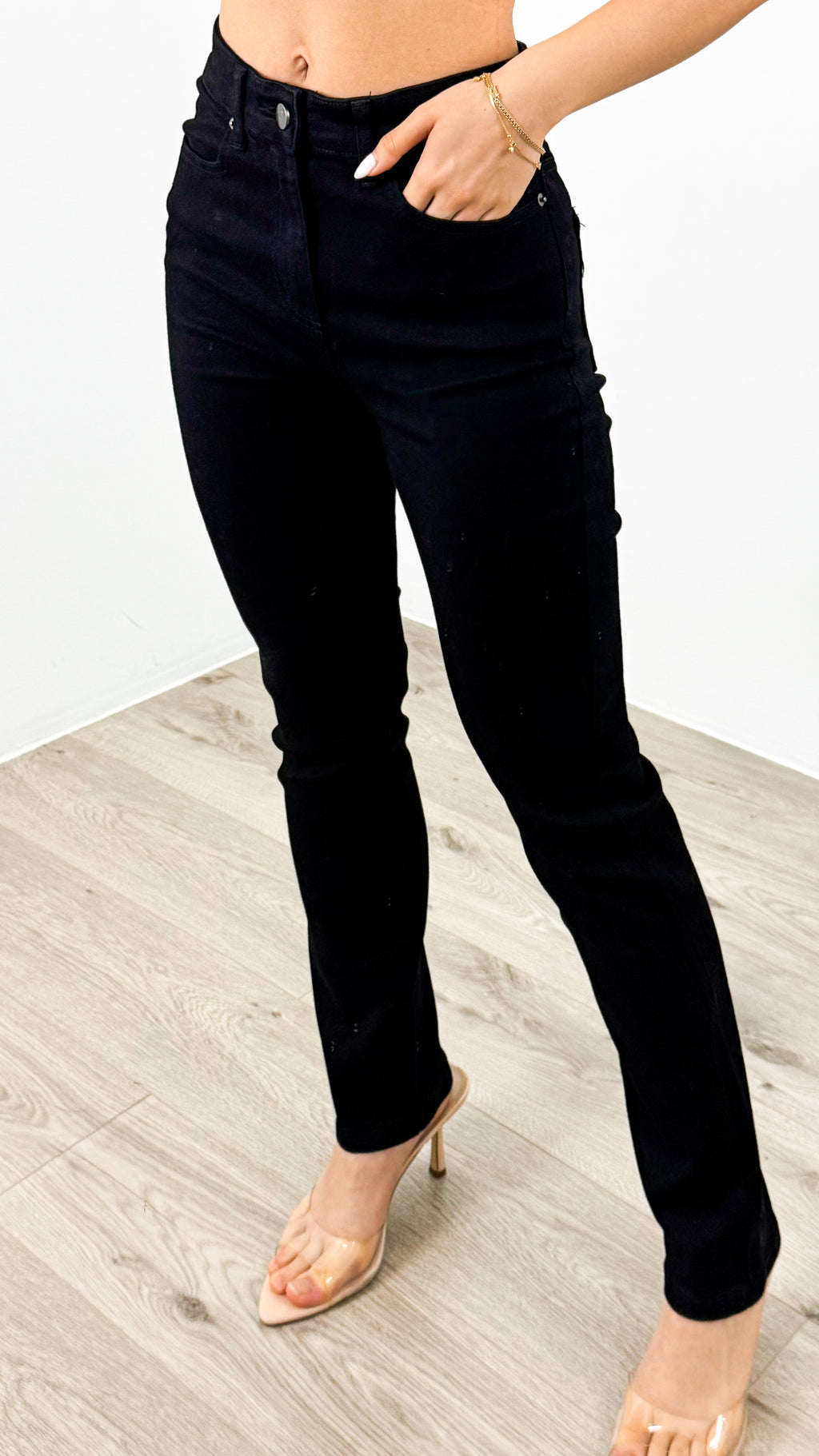 CARLTON STRETCH STRAIGHT LEG JEAN - BLACK