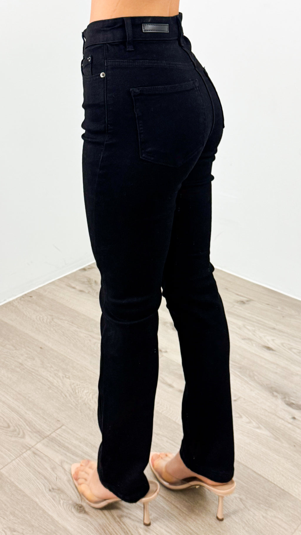 CARLTON STRETCH STRAIGHT LEG JEAN - BLACK