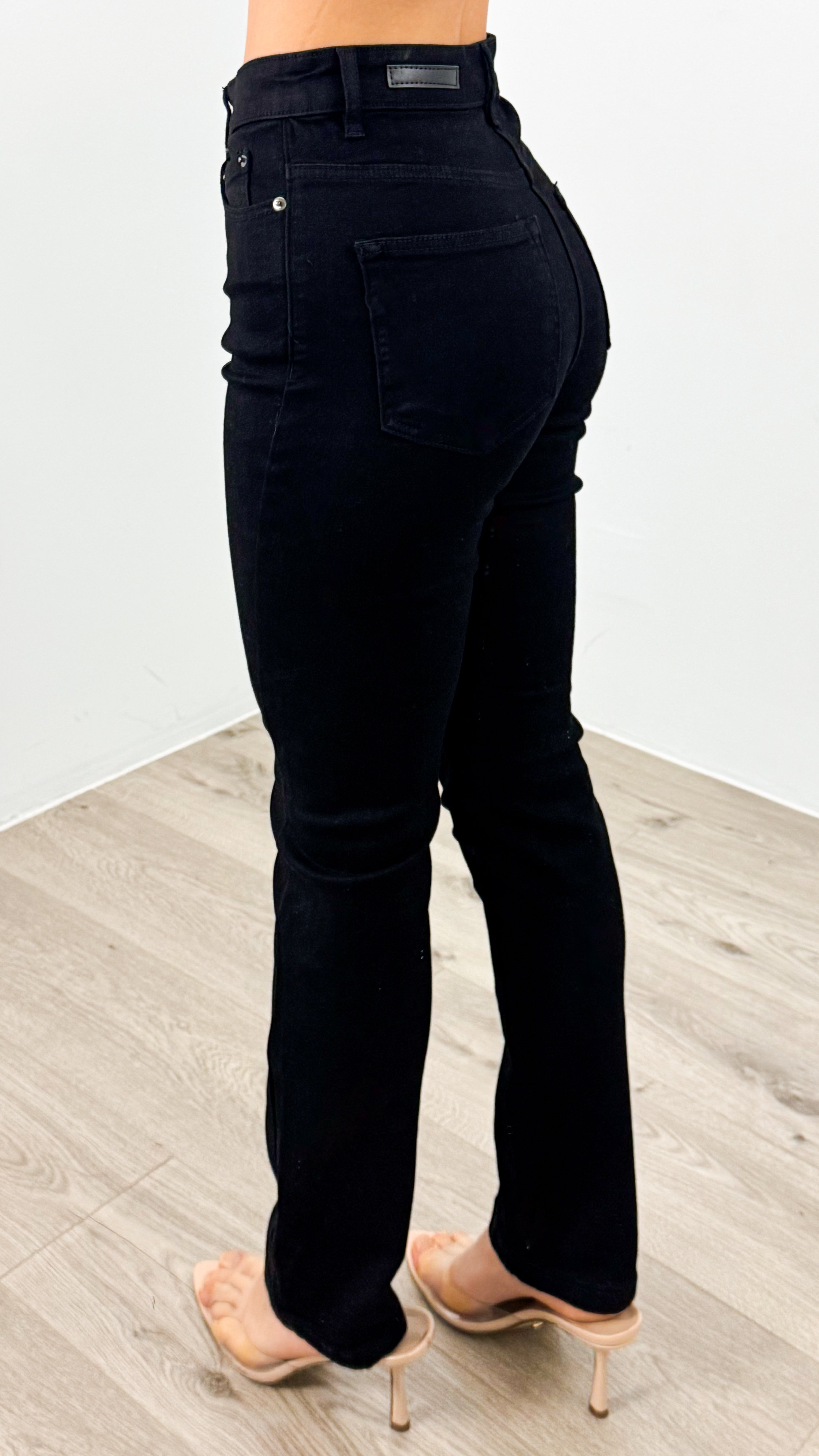 CARLTON STRETCH STRAIGHT LEG JEAN - BLACK