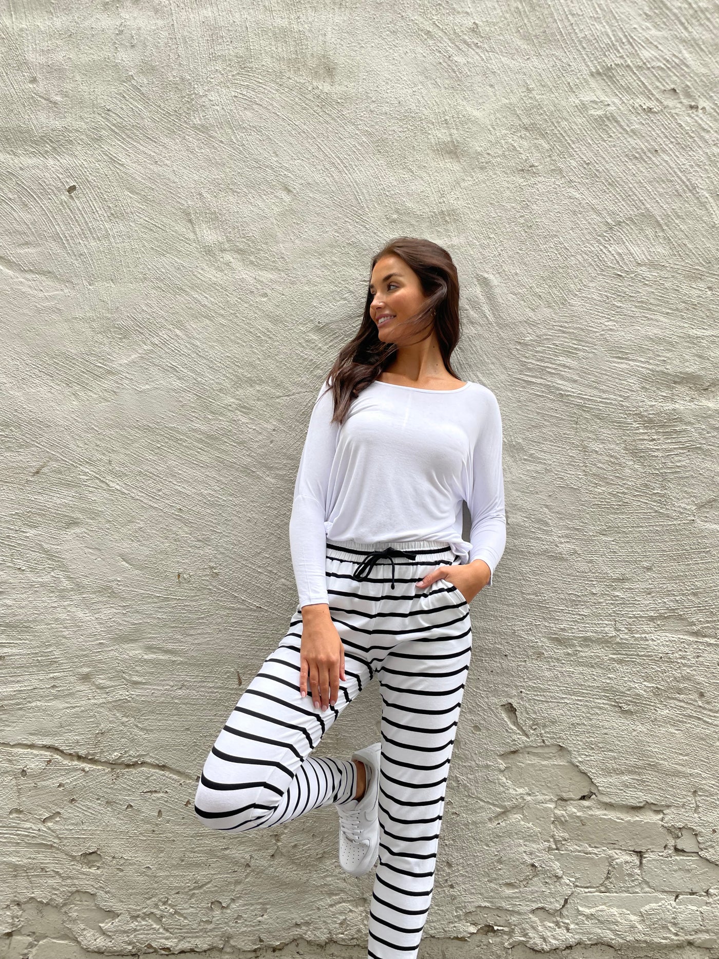 'BETTY BASICS' DAISY JOGGERS - WHITE STRIPE