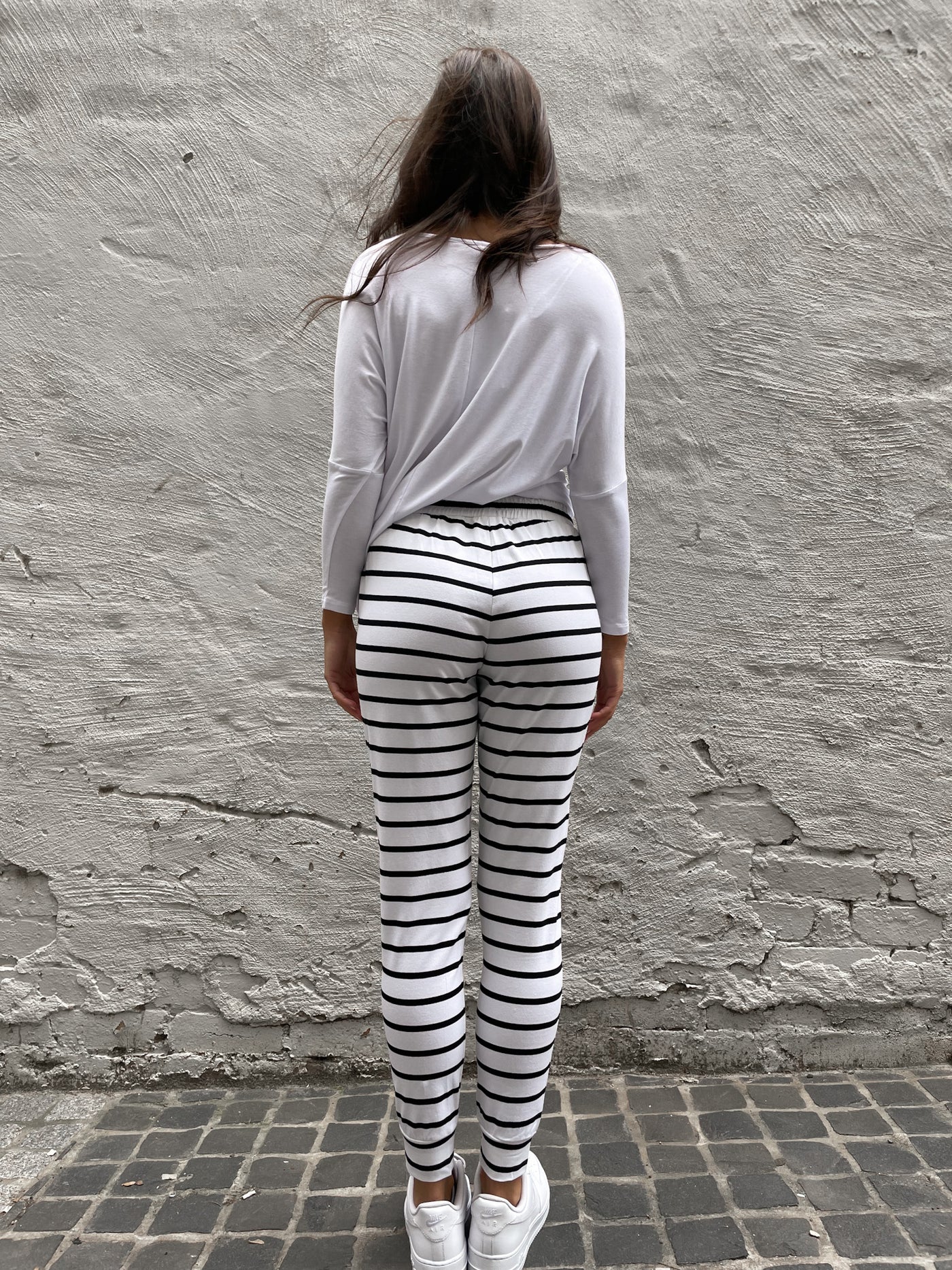 'BETTY BASICS' DAISY JOGGERS - WHITE STRIPE